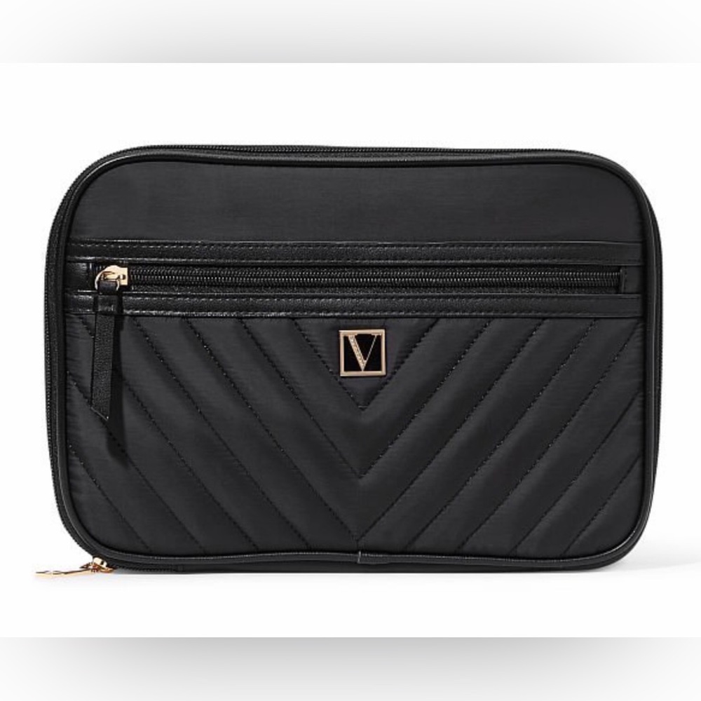 The Victoria Secret Signature TECH/IPAD Zip Around Sleeve Black/Gold Hardware